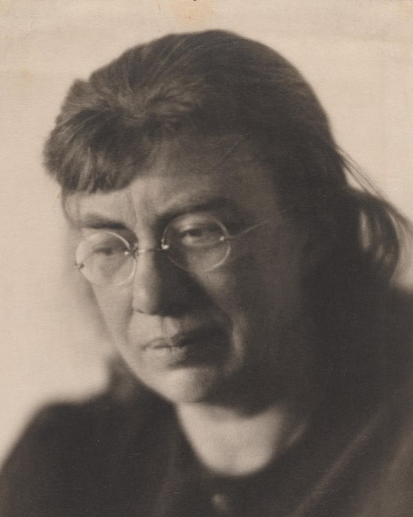 black and white portrait of woman