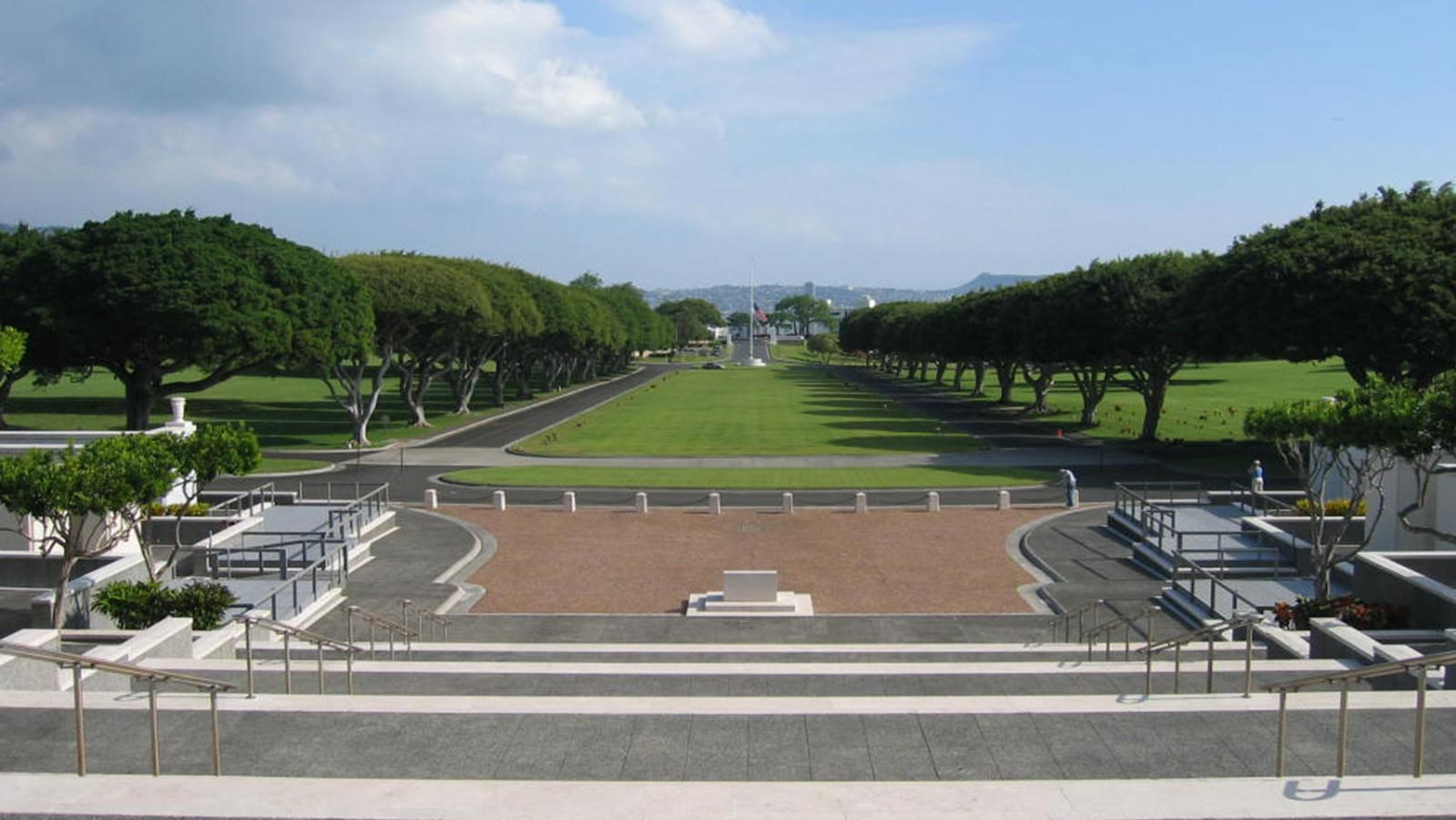 View along the memorial cemetery lawn flanked by trees. Image by Jiang, public domain (Wikimedia)