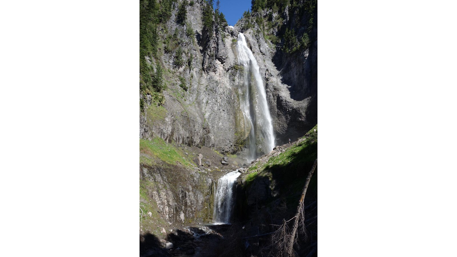 300 foot waterfall shaped like the tail of a comet