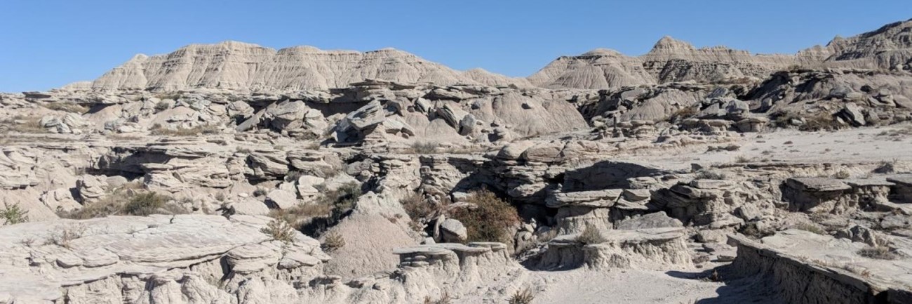 hard sandstones layer with soft clays to produce buttes with large toadstool rock formations.