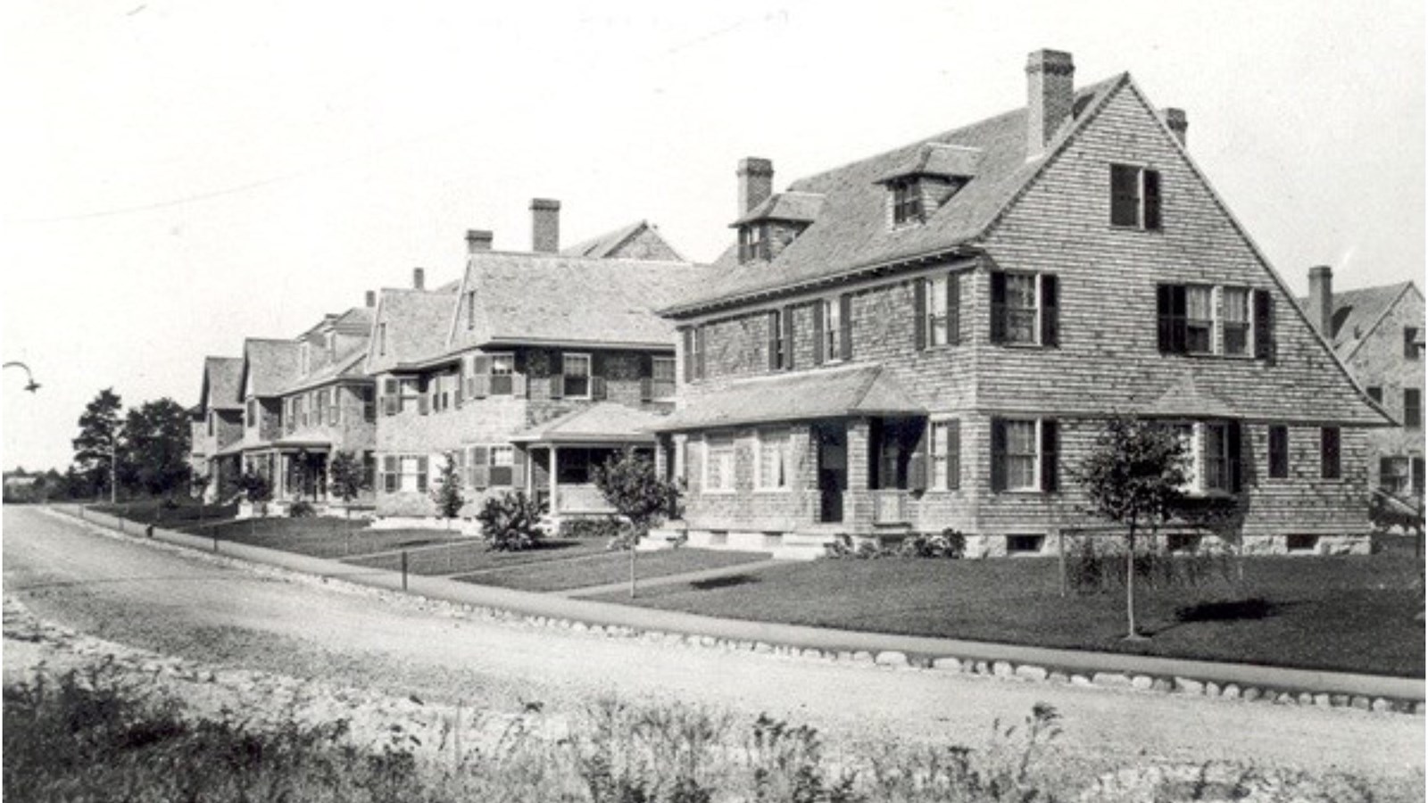 Working housing lining street