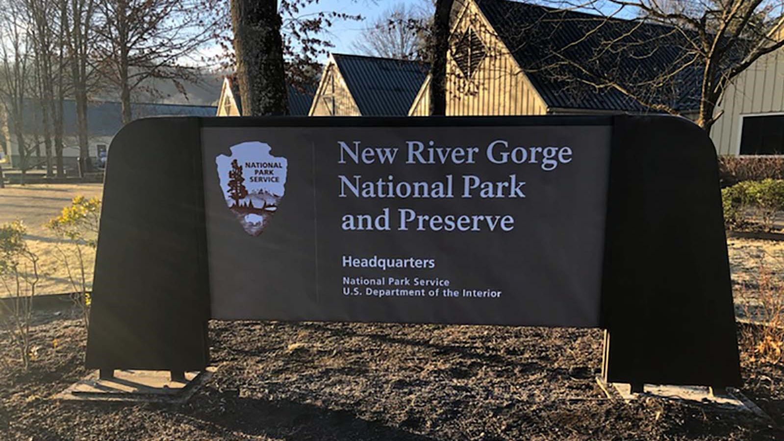 park sign in front of a tan building