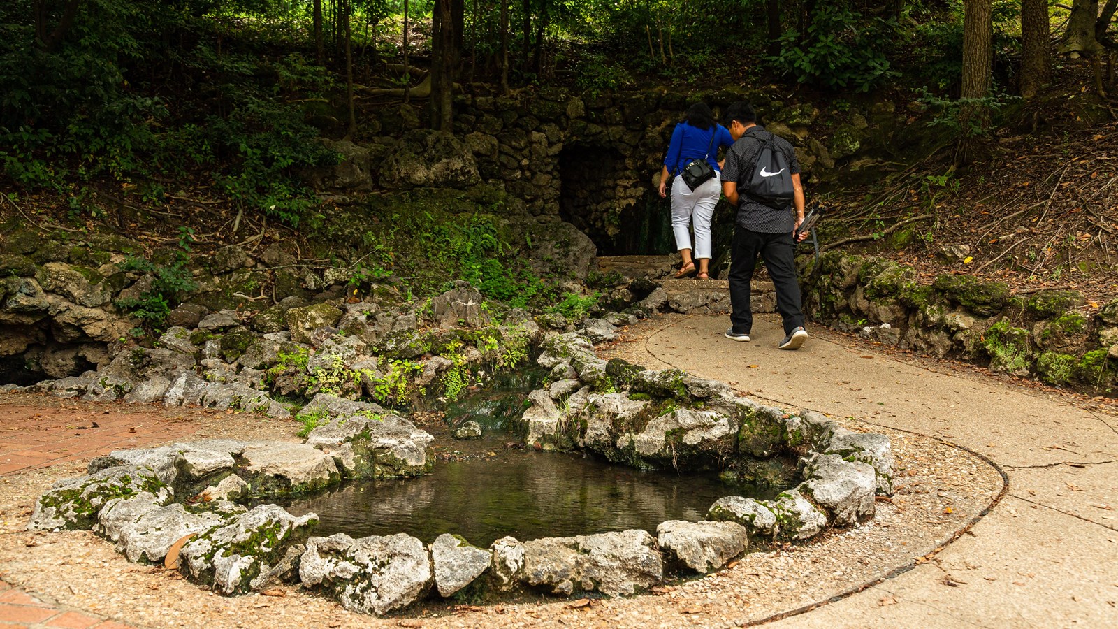 A couple admiring the thermal water from the display spring 