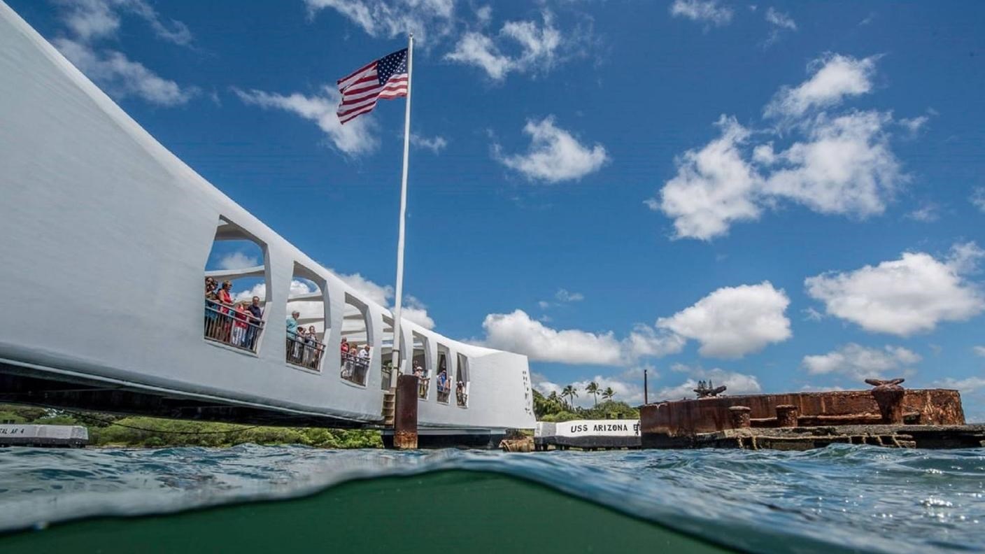 A divers view of the USS Arizona 