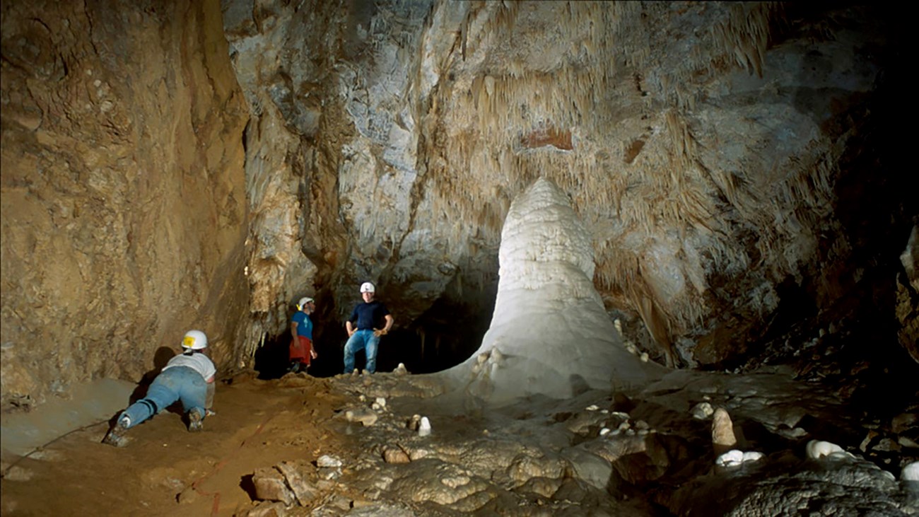 Photo of visitors at the Hall of the White Giant