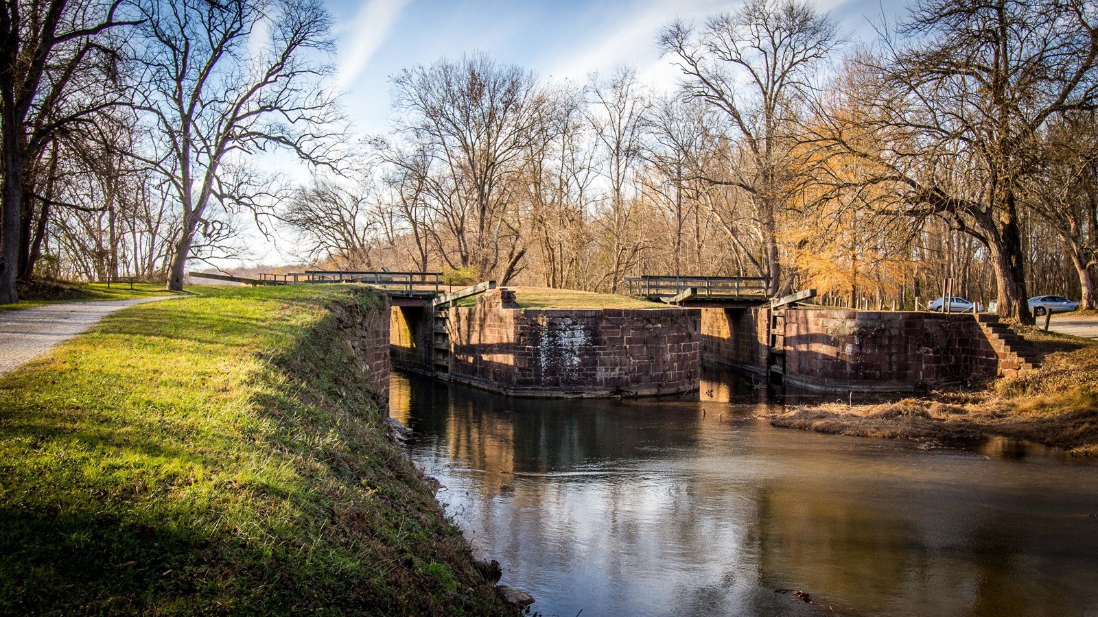 The towpath wonders toward a two chamber lock, one chamber on the right the other on the left.