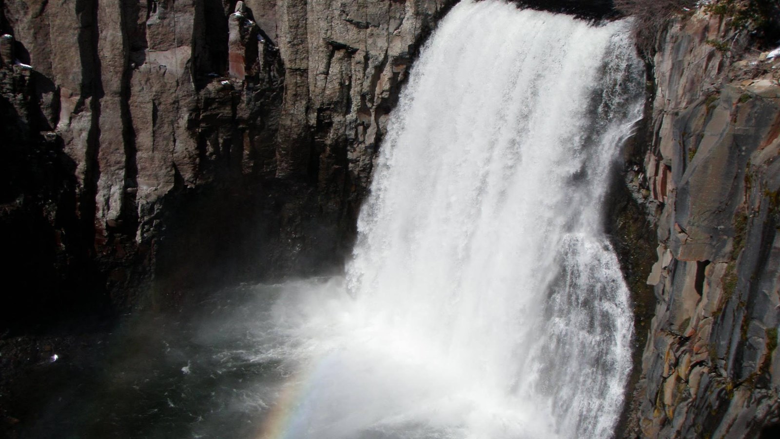 Rainbow Falls with faint rainbow