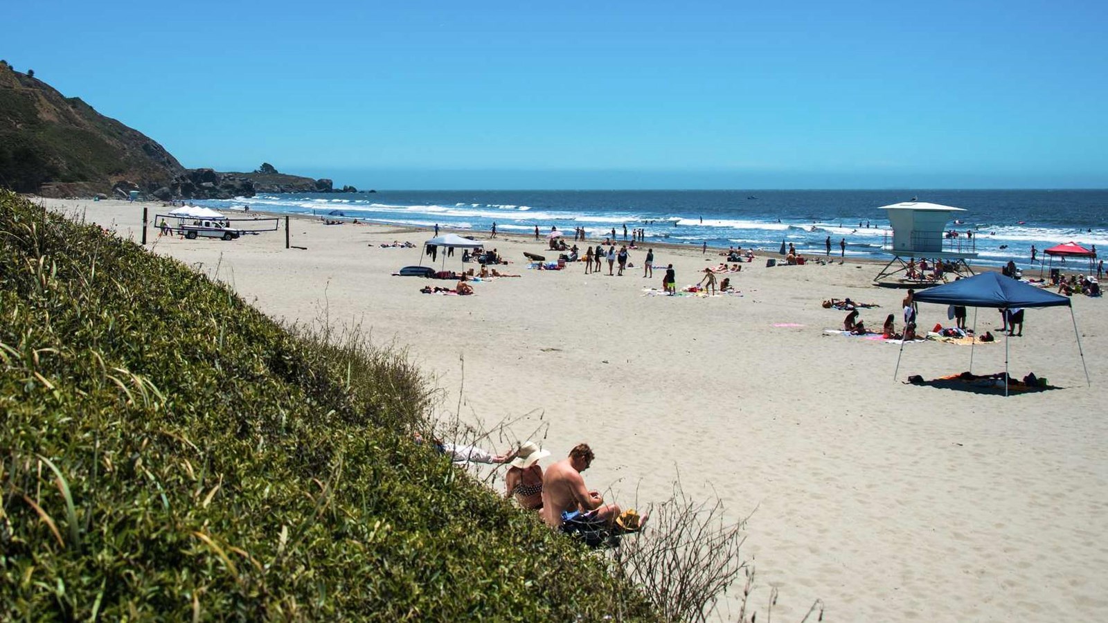 Sunny day with lots of beachgoers at Stinson Beach.