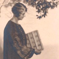 A black and white photo of Ynes Mexia with her plant dryer under a tree