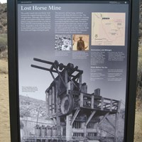 The information sign at the beginning of the trail