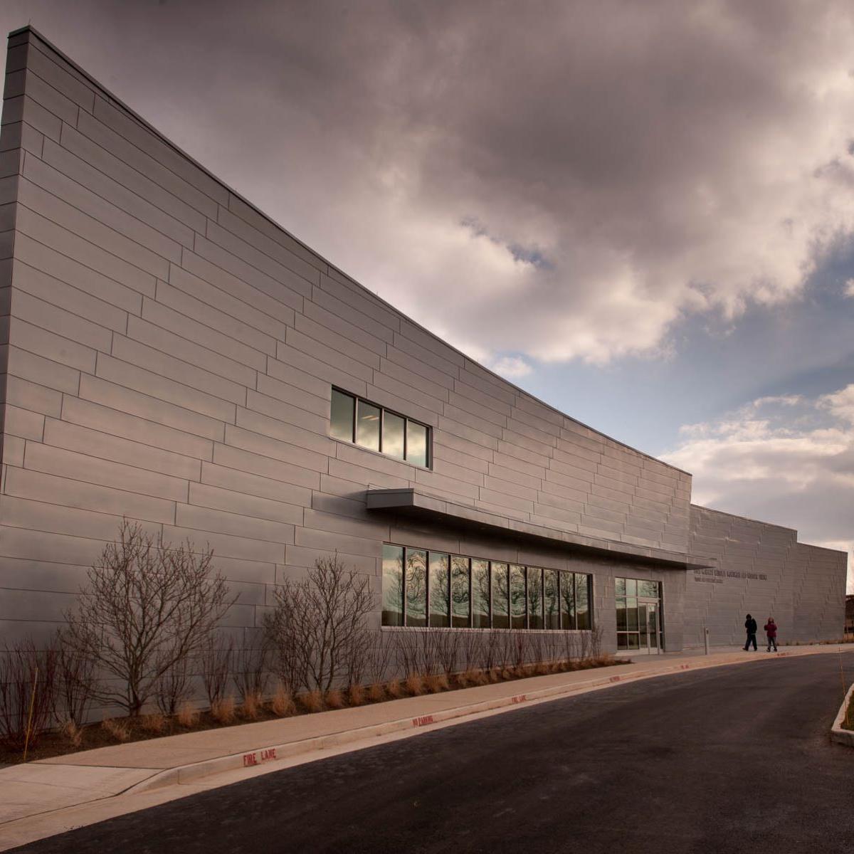 The front of the Fort McHenry visitor center on a cloudy day.