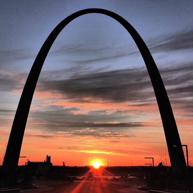 Sunrise at the Gateway Arch