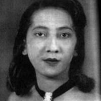 black and white portrait of young woman wearing a large necklace
