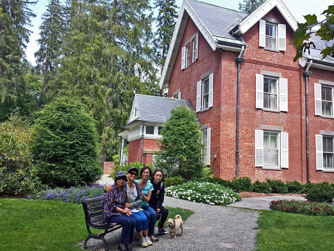 Family at the Mansion Side Bench Aug 2019