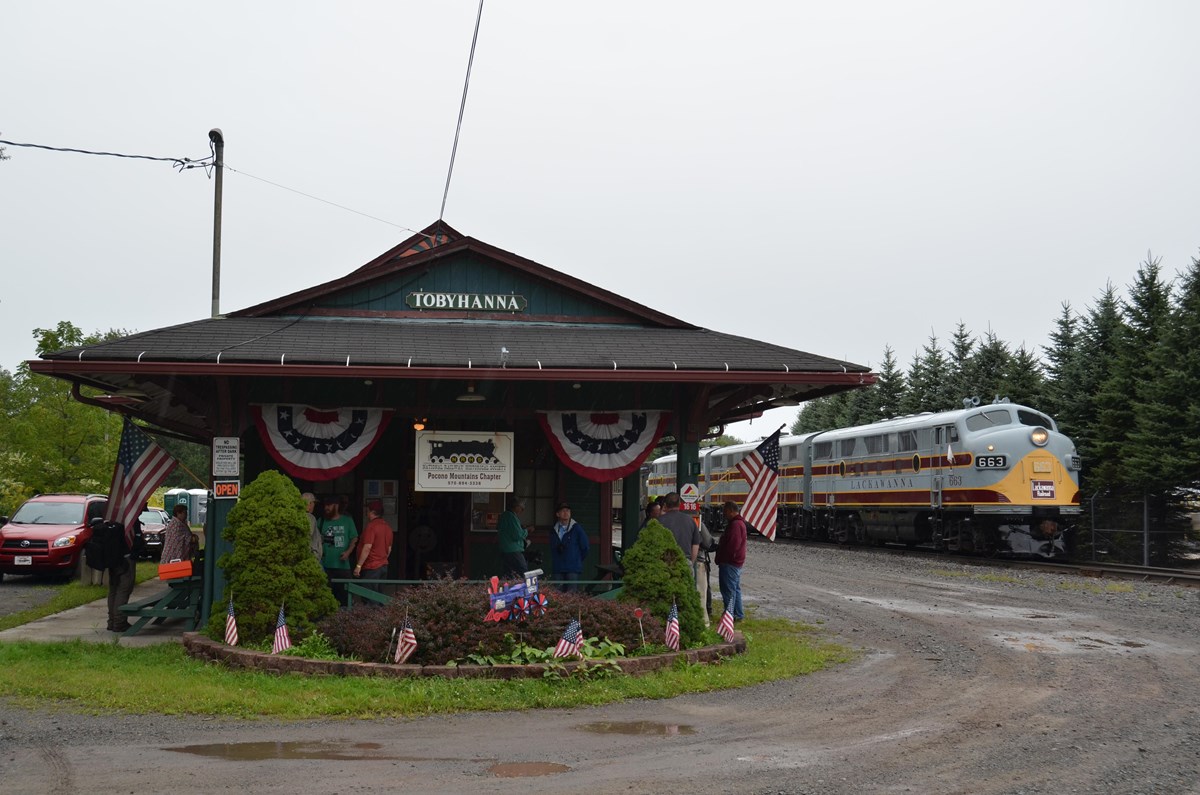 DL&W No. 663 stationed to the right of Tobyhanna Depot