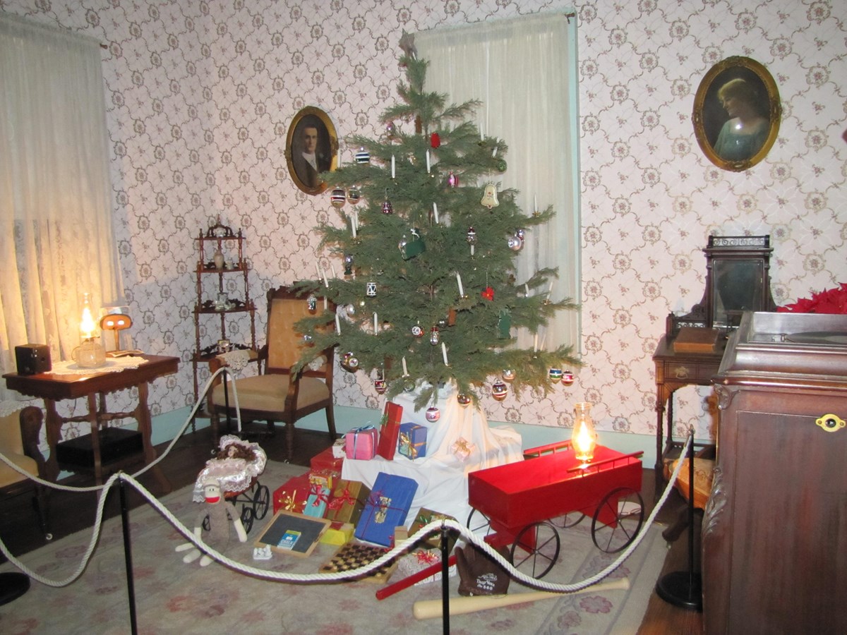 Childrens' toys surround a Christmas tree in the parlor of Lyndon Johnson's Boyhood Home.