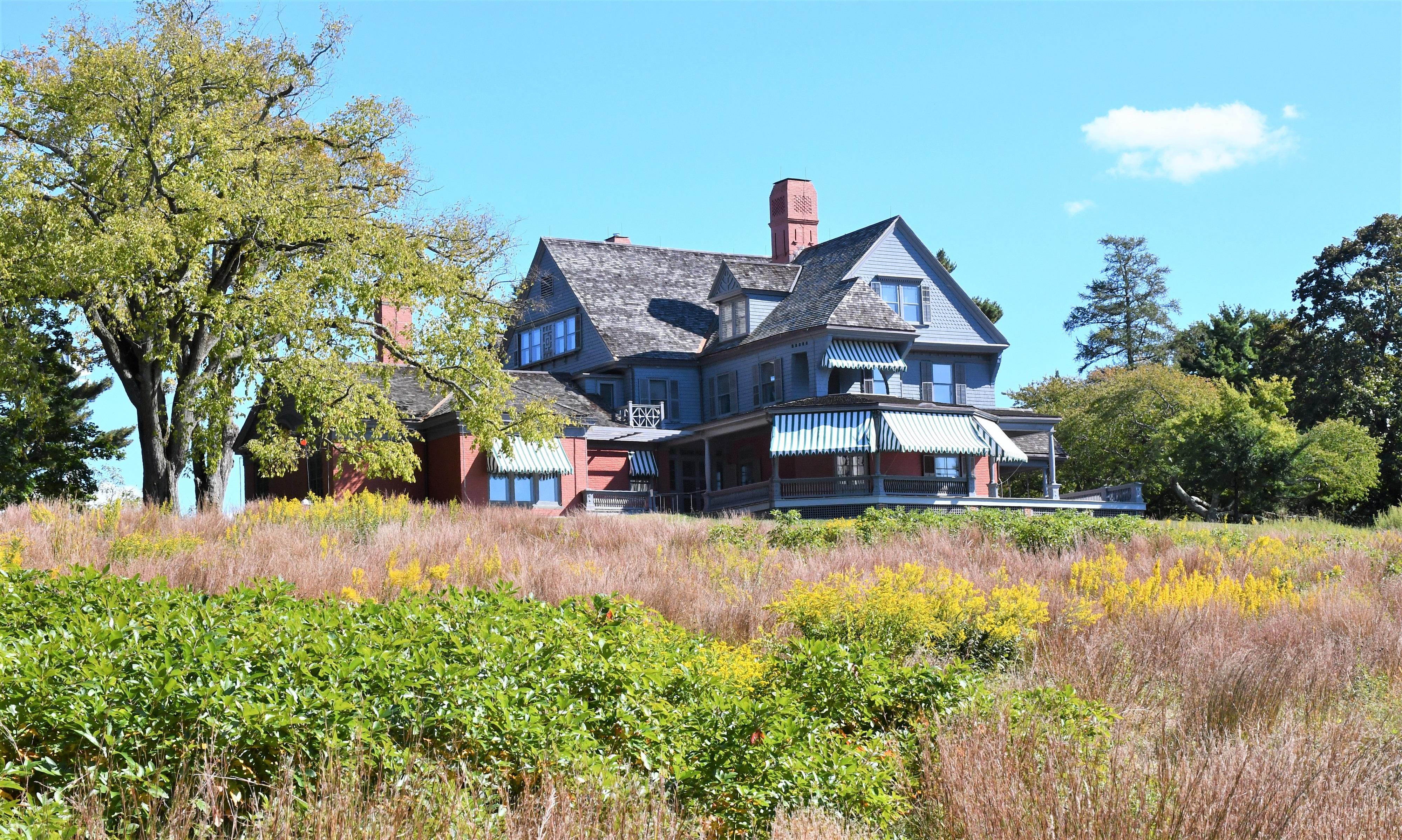 Theodore Roosevelt Home with field in front