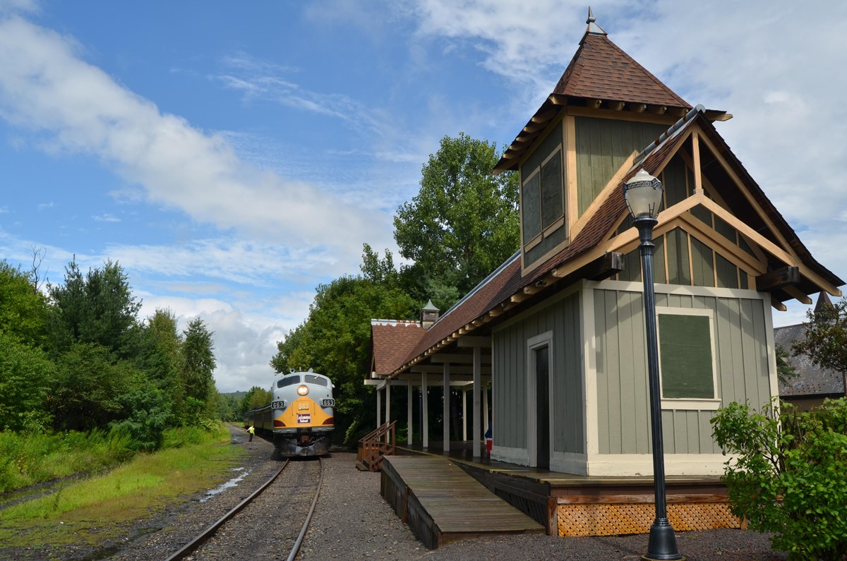 DL&W No. 663 in the near distance stationed to the left of station at Carbondale