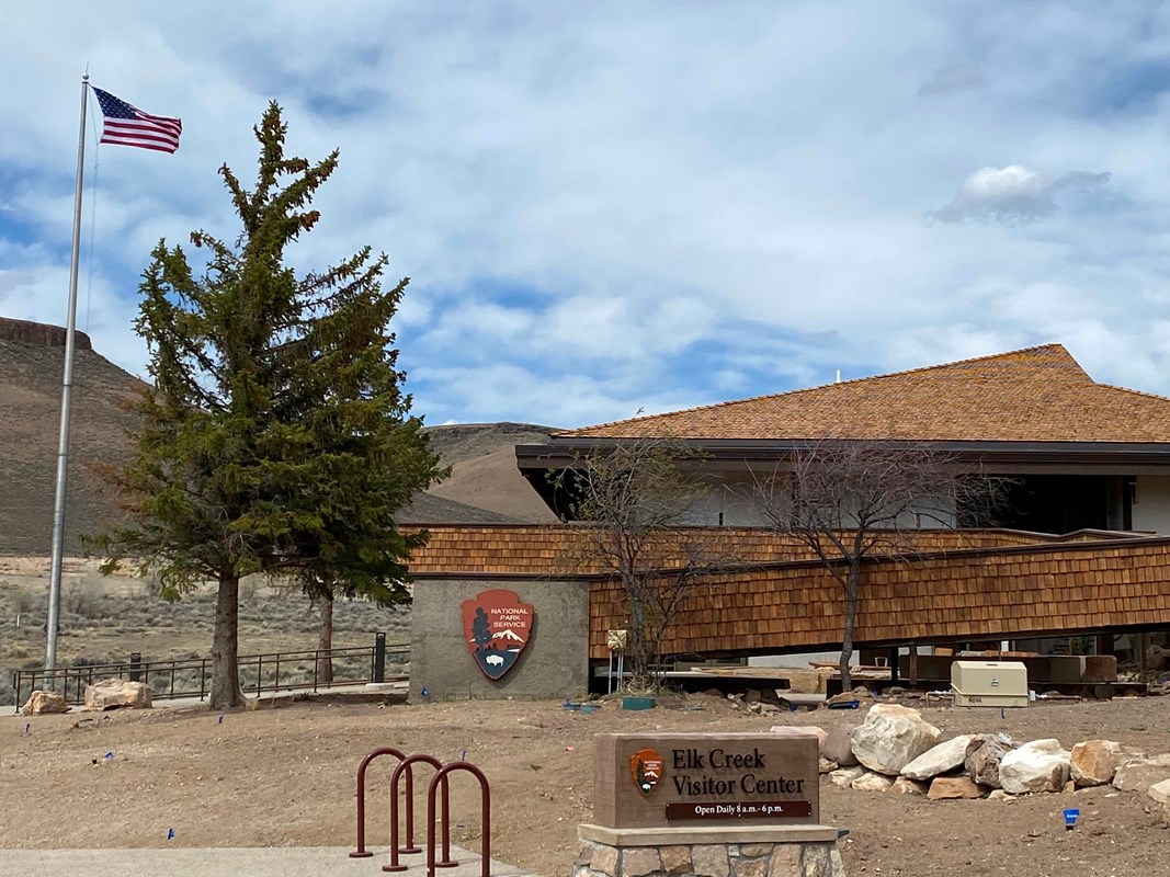 looking north at the front of the elk creek visitor center