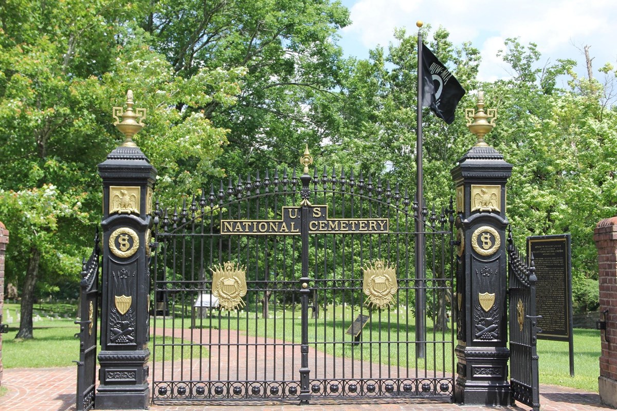 Iron gates leading into the Shiloh National Cemetery