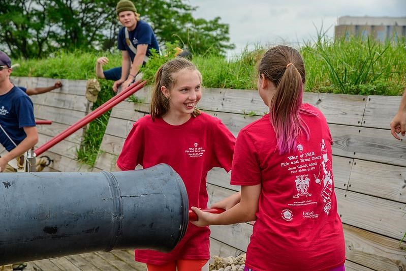 camp students learning 1812 artillery drill