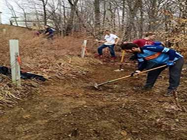 Volunteers help to build a section of the Potomac Heritage National Scenic Trail Volunteers help to build a section of the Potomac Heritage National Scenic Trail