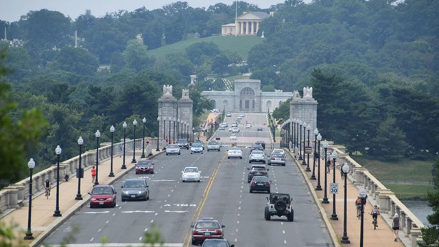 The structurally deficient Arlington Memorial Bridge is getting rehabilitated.