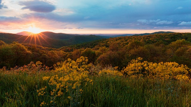 The morning sun rises over Shenandoah mountains.