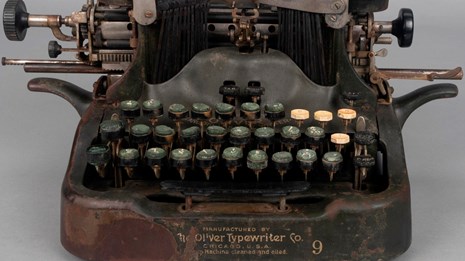 Black metal manual typewriter