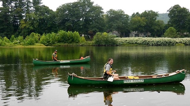 Nps staff in canoe on Delaware River.