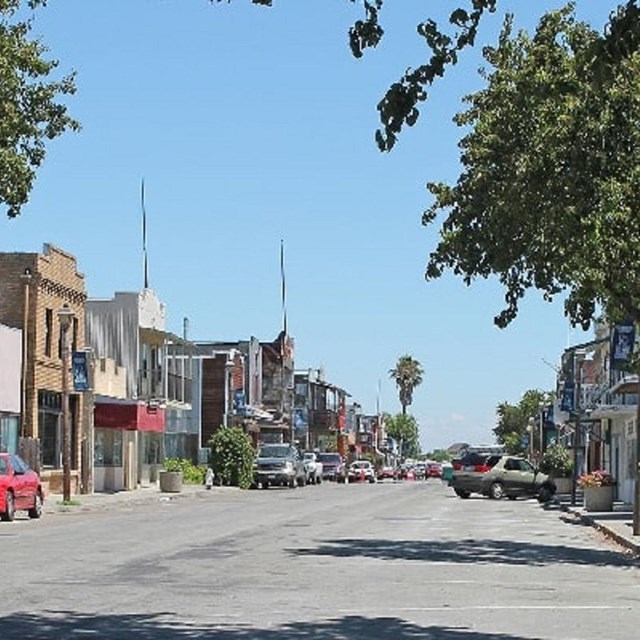 Isleton Chinese and Japanese Commercial Districts Photo by Sarah Stierch, CC BY 4.0, 