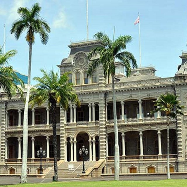 'Iolani Palace, Honolulu, Hawai'i. Photo by D. Ramey Logan, 2011. CC BY SA 3.0 (Wikimedia)