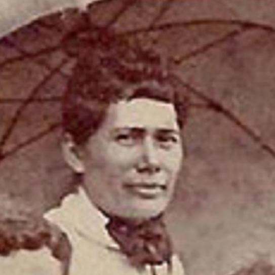 Close of of  woman holding umbrella. Public domain 