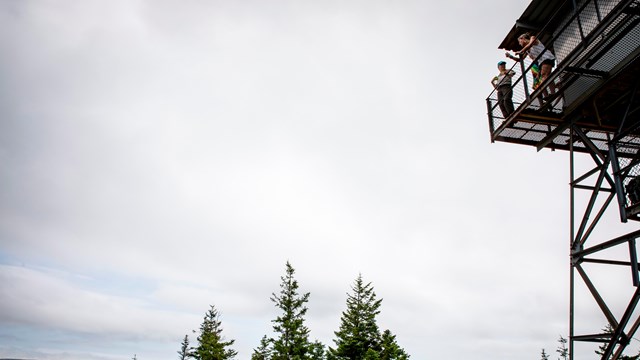 A fire tower with people standing on the platform