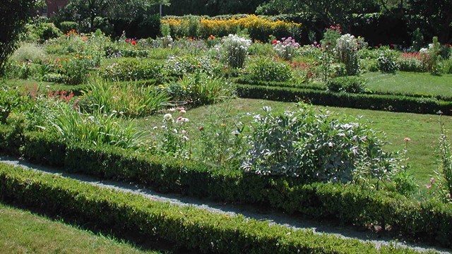 The gardens outside Old House at Peace field