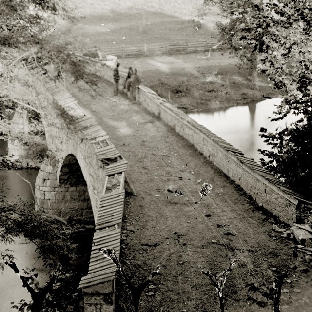 Historic photo of the Burnside Bridge