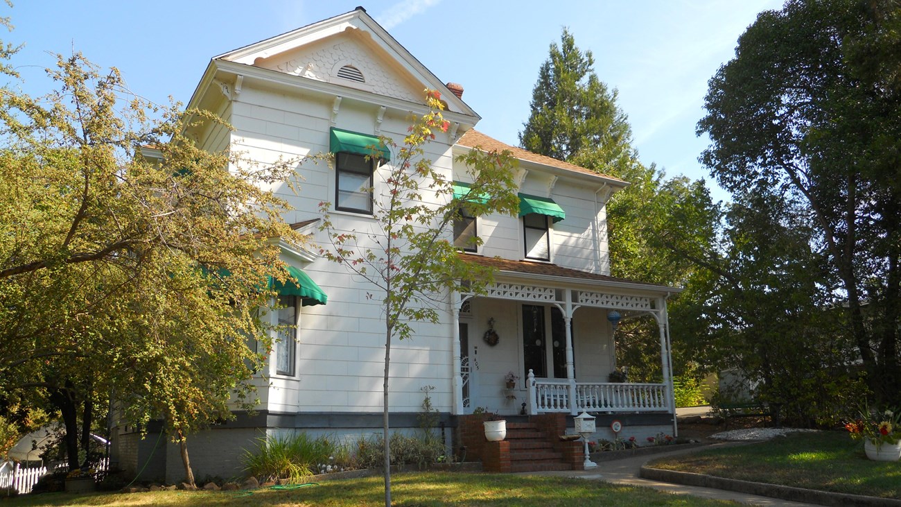 Photo of the front of two-story home surrounded by trees. Photo: YankeeSpirit CC BY-SA 3.0