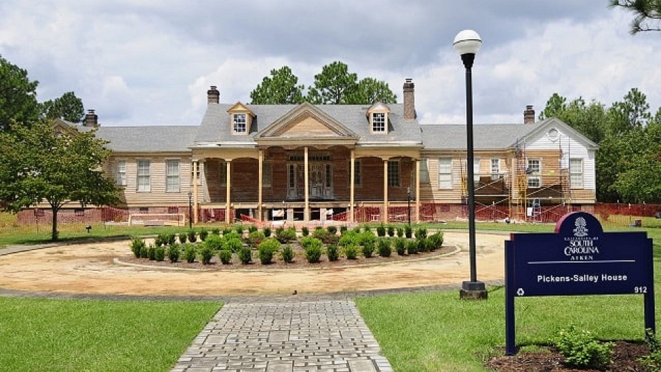 Front of two story home. Photo by By Bill Fitzpatrick, CC BY-SA 3.0