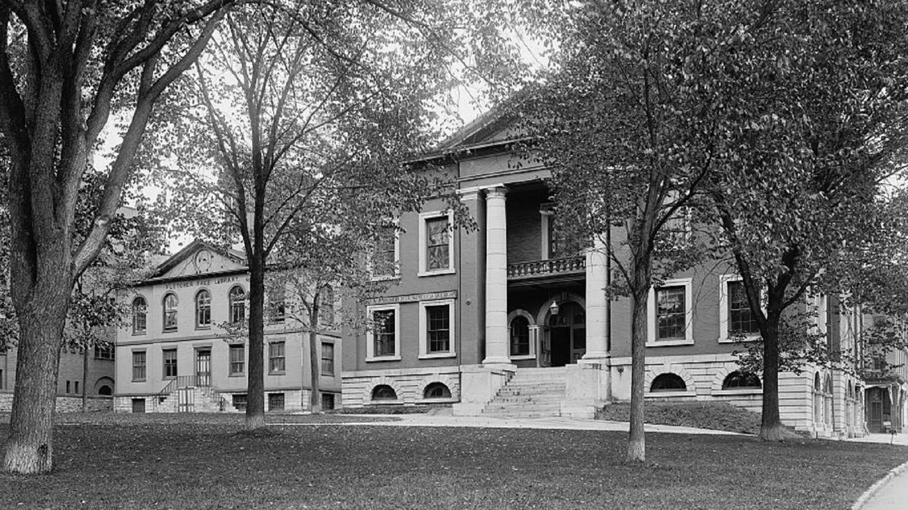 Black and white photo of large city hall building. Library of Congress.