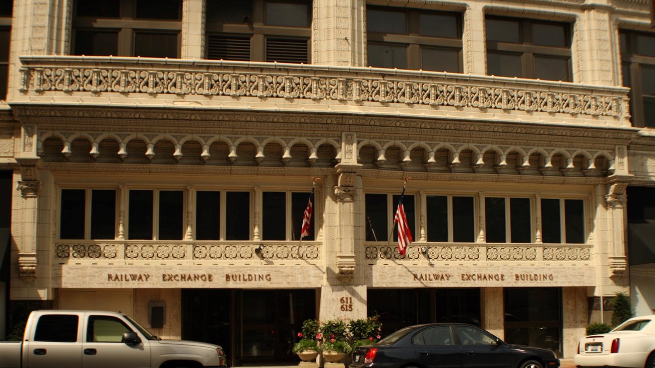 Exterior front of the Railway Exchange Building. Photo: by Matthew Black - Own work, CC BY-SA 3.0