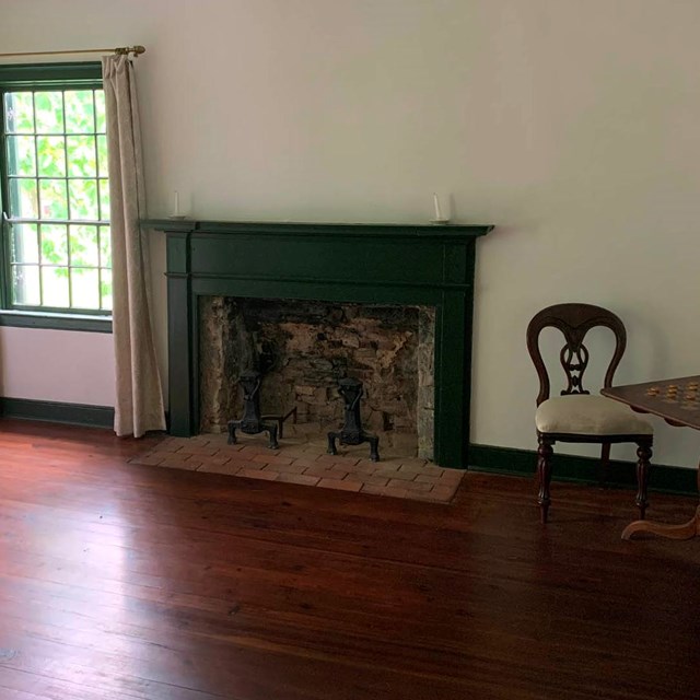 (Sitting Room)