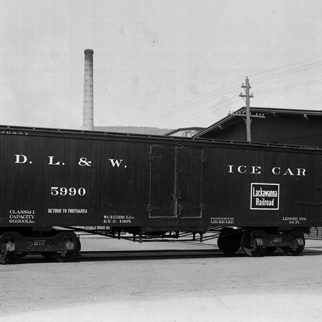 (D. L. & W. Ice Car No. 5990)
