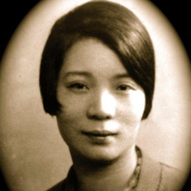 Studio portrait Mabel Ping-Hua Lee with short bobbed hair