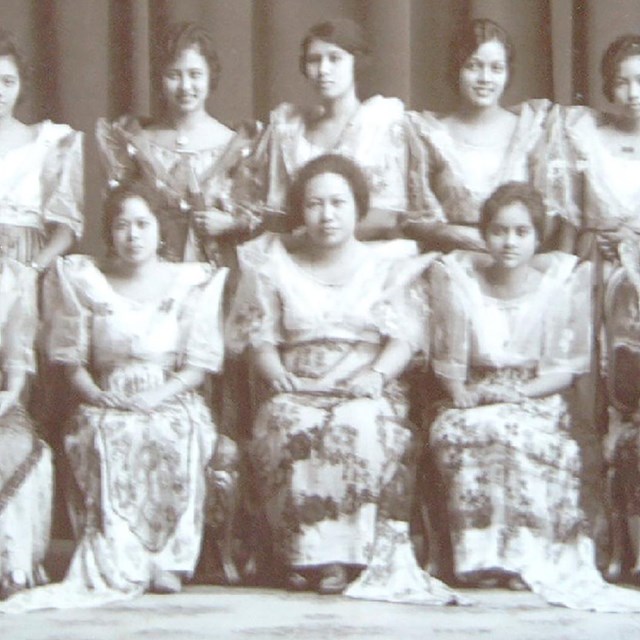 Class photo of Maria Orosa and her students