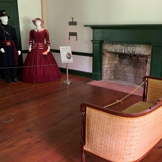 (Parlor)