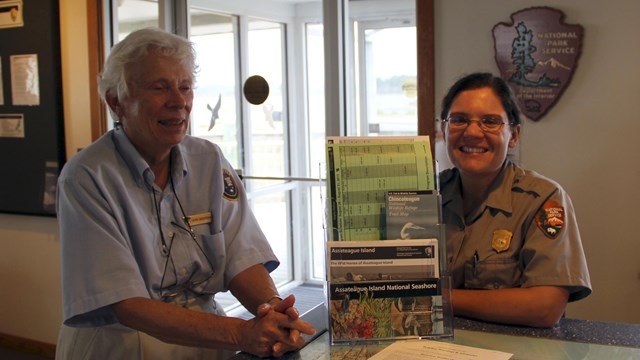 NPS staff and various brochures at the visitor center desk