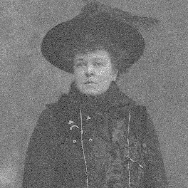 Alva Belmont studio portrait wearing large black hat