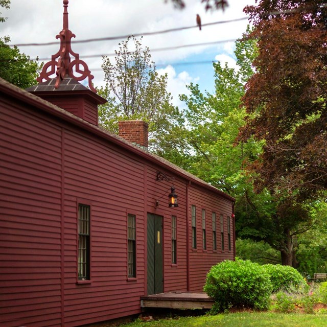 Hopedale Self Guided Tour | Rhode Island National Parks