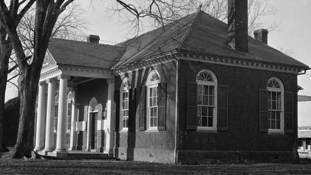 Historic photograph of the Gloucester County Courthouse. 