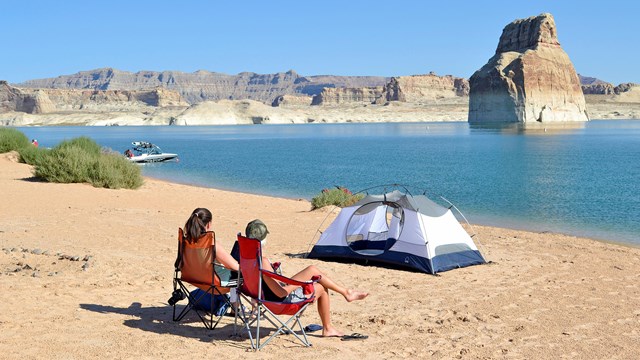 Glen Canyon National Recreation Area - Lake Powell - Camping at Lone Rock Beach